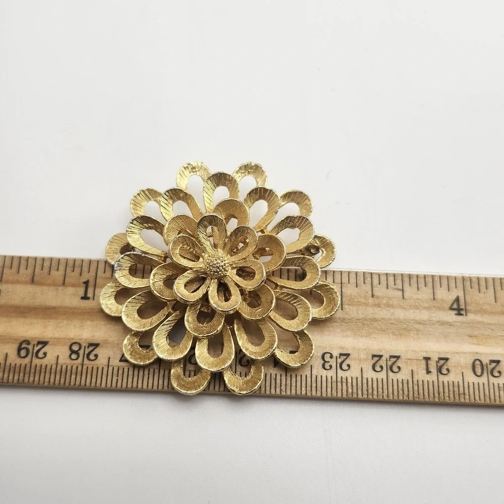 Vintage Gold Tone 3D Flower Brooch Open‎ Work